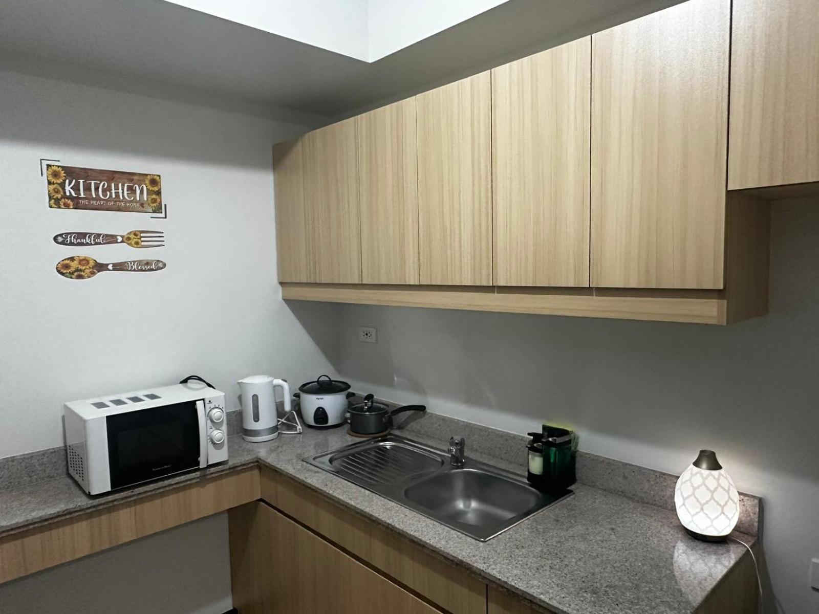 2 Bedroom Condo Unit Near Sm Bf & Naia At The Atherton By Dmci With 2 Balcony Paranaque City 外观 照片