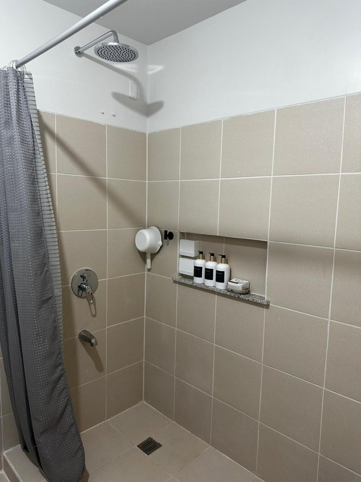 2 Bedroom Condo Unit Near Sm Bf & Naia At The Atherton By Dmci With 2 Balcony Paranaque City 外观 照片